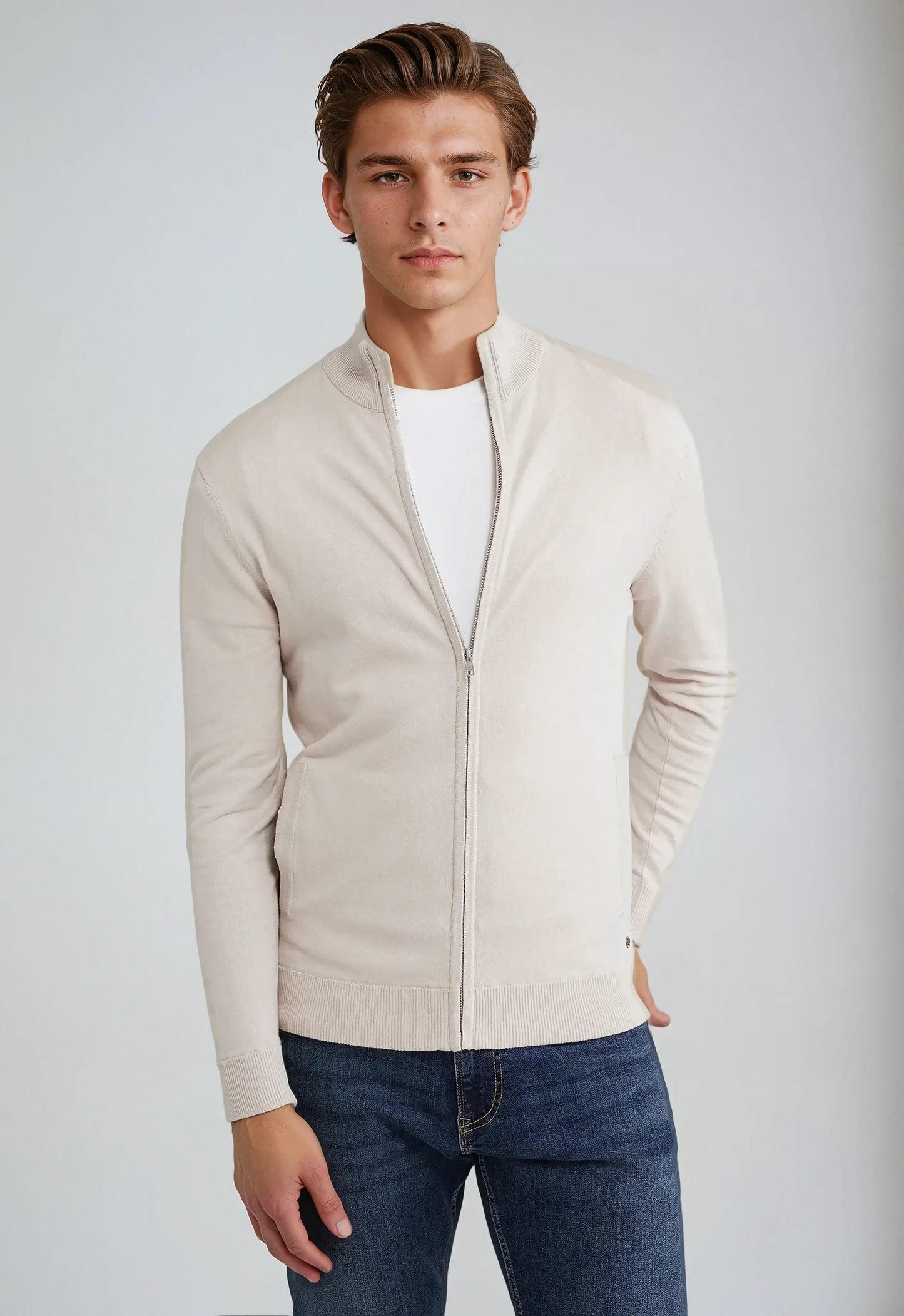 Men’s Zip Sweater | High Neck Comfort | Modern Casual Style