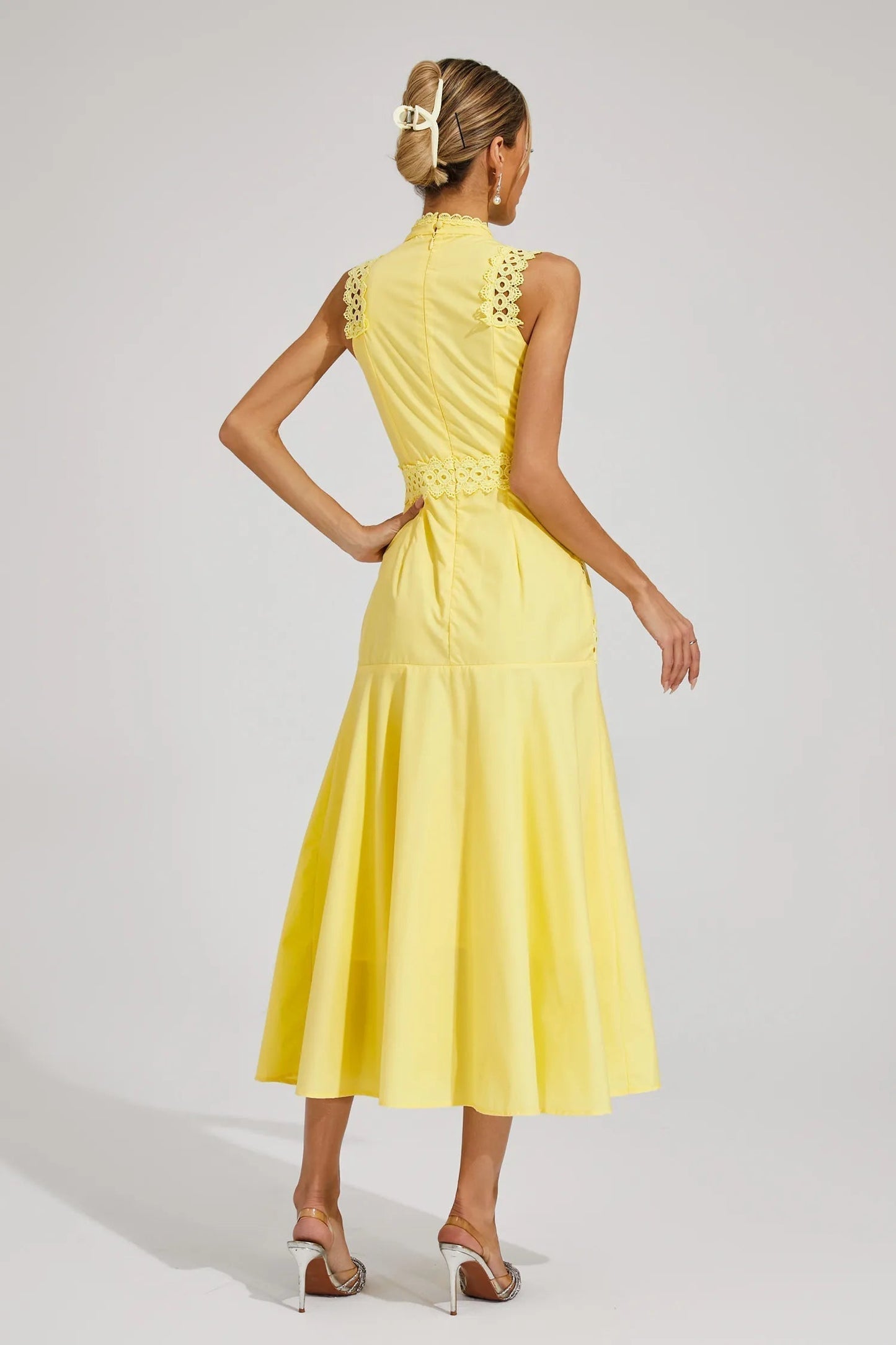 Women’s Lace Dress | Elegant Sleeveless Design | Timeless Evening Style